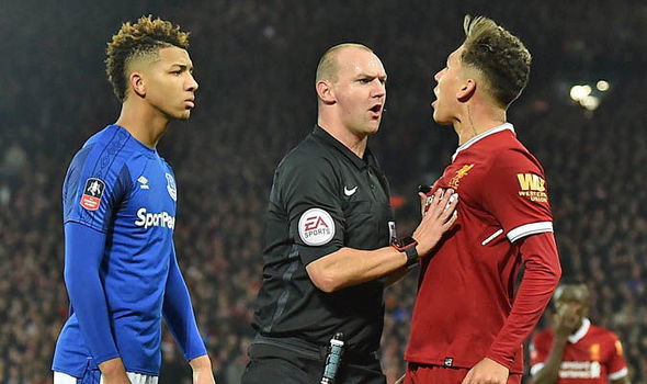 Mason Holgate og Roberto Firmino