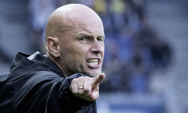 Ståle Solbakken peker