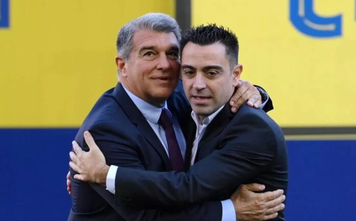 President Joan Laporta og manager Xavi Hernandez