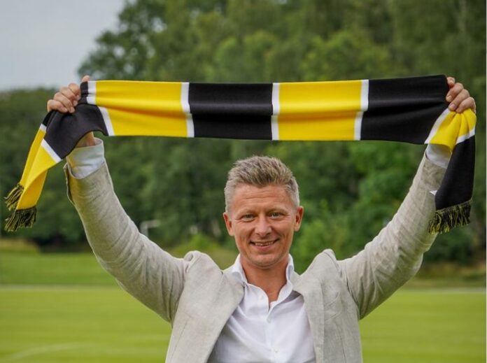 Mikkjal Thomassen1